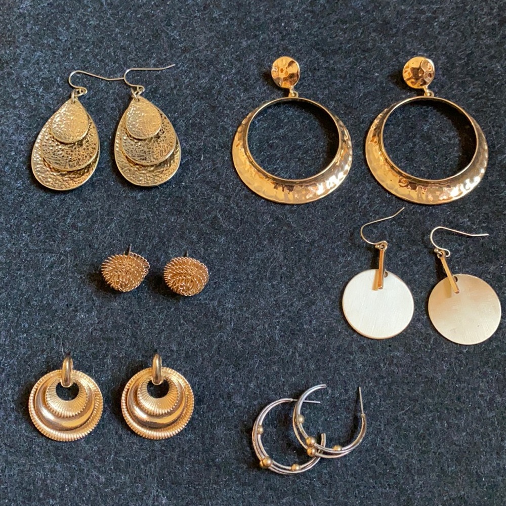 Golden various style vintage earrings lot
